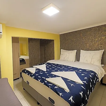 Ozer & Hotel