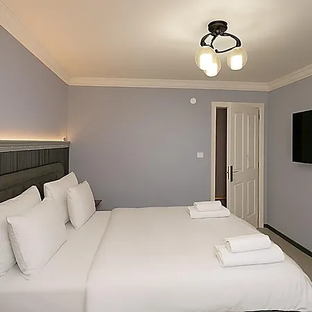 Ozer & Hotel